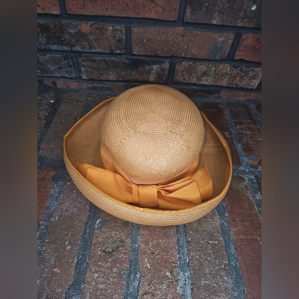 Winner Vintage yellow wicker hat